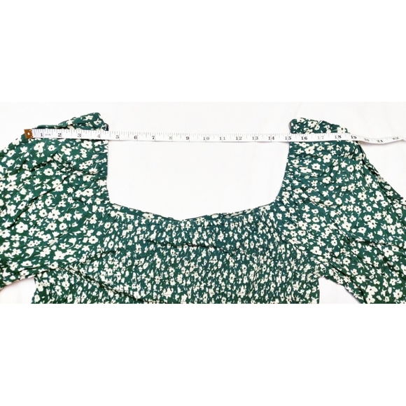 NWT Elodie Blouse Size L Green Floral Cropped - Picture 3 of 11
